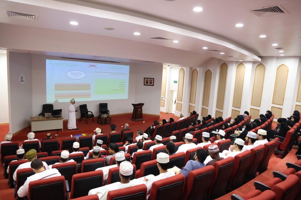 ندوة توعية في جامعة ظفار عن الاتجار بالبشر